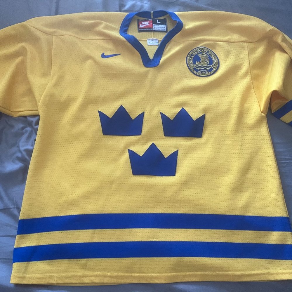 Vintage Nike Team Sweden IIHF/Olympic Hockey Jersey